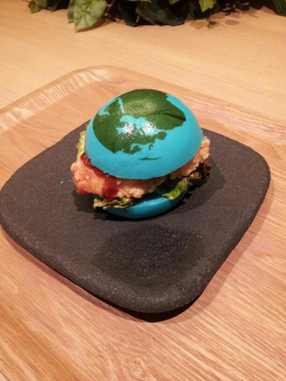 Illustration for article titled Is This Blue Burger Amazing? Or Disgusting?